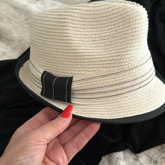 Beautiful designer off white and black ladies hat never worn. - Picture 2 of 6